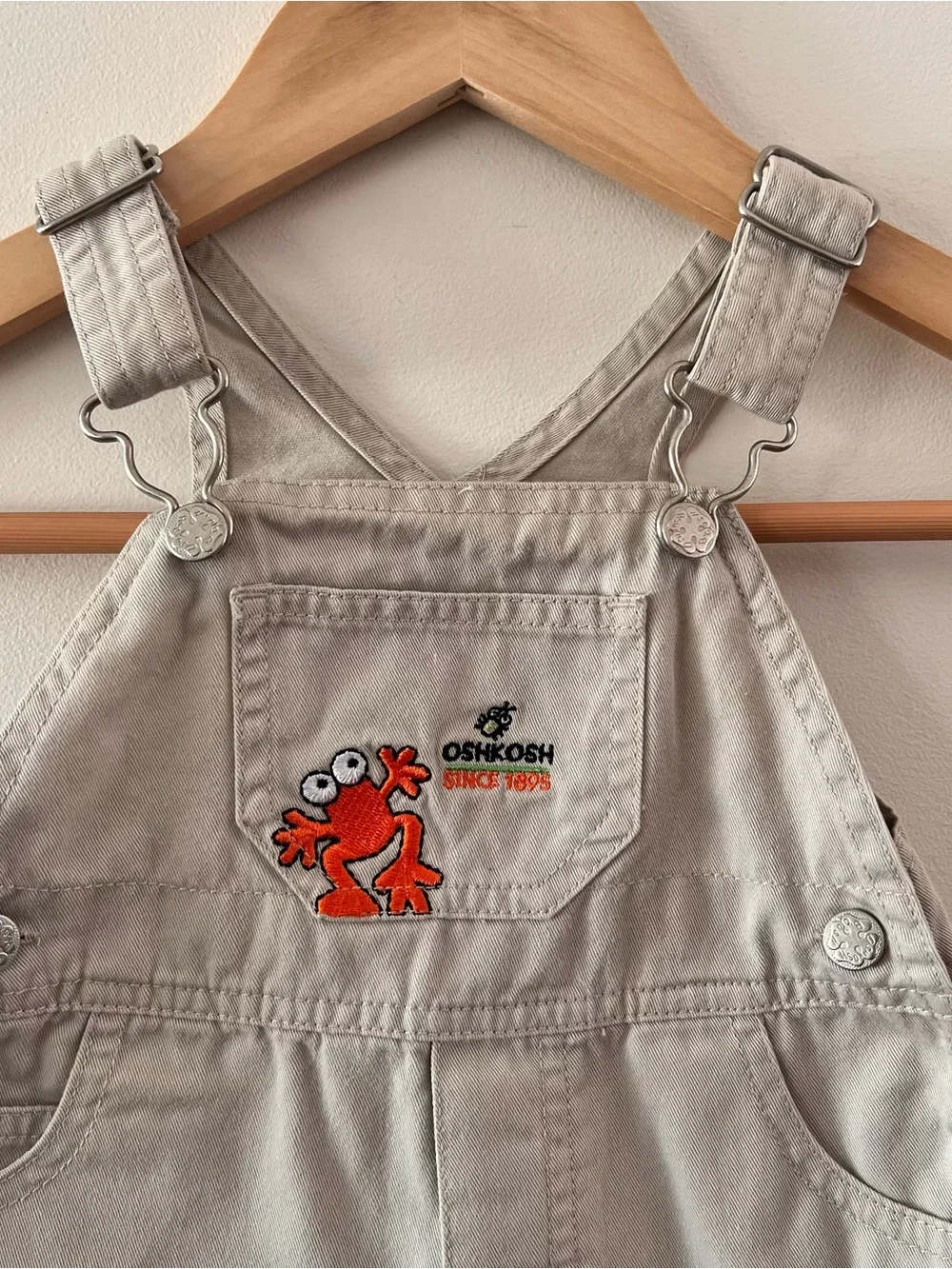 Baby OshKosh B'gosh Beige Shortall Overalls Embroiderd lizard bugs 6-9mos EUC
